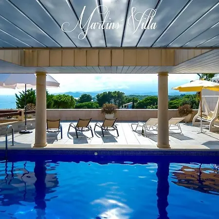 Martin 's Villa. House On The With Pool Villa Lloret de Mar