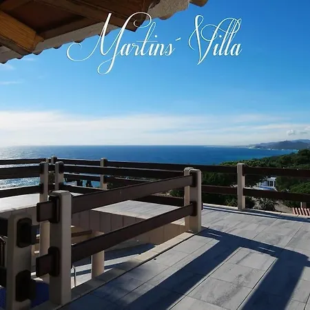 Martin 's Villa. House On The With Pool Vila Lloret de Mar