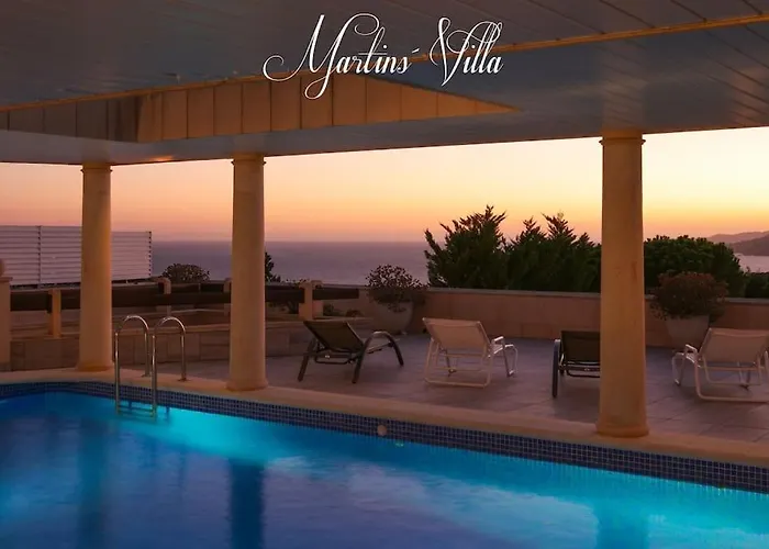 Martin 's Villa. House On The With Pool וילה