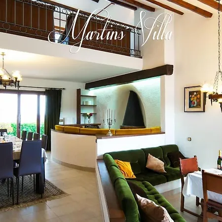 빌라 Martin 's Villa. House On The With Pool