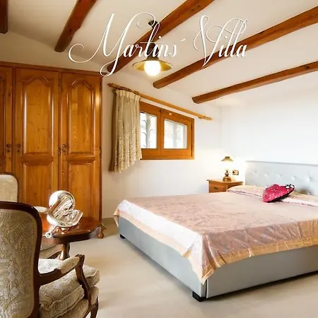 Martin 's Villa. House On The With Pool 빌라 *