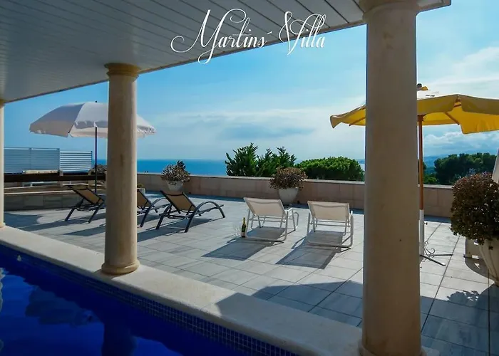 Martin 's Villa. House On The With Pool * Льорет-де-Мар