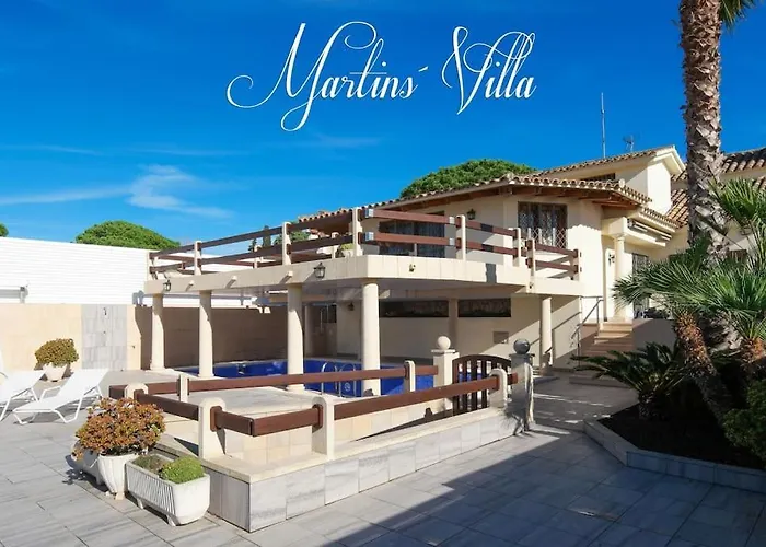 Вилла Martin 's Villa. House On The With Pool *