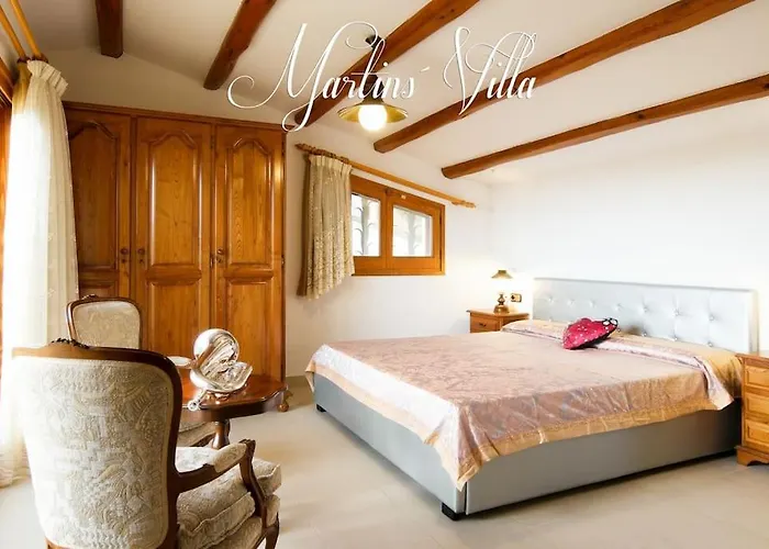 Martin 's Villa. House On The With Pool Вилла *