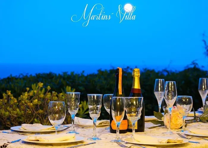 Вилла Martin 's Villa. House On The With Pool