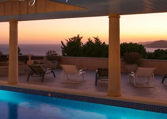 Martin 's Villa. House On The With Pool Lloret de Mar