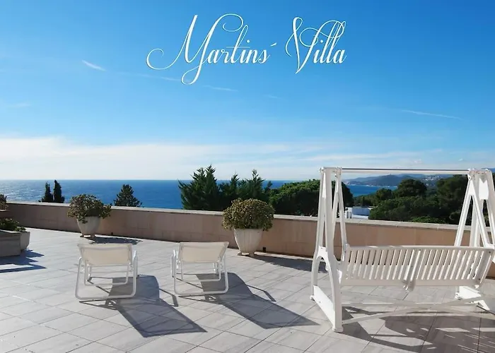 Martin 's Villa. House On The With Pool Willa Lloret de Mar