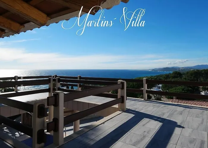 Martin 's Villa. House On The With Pool Willa Lloret de Mar